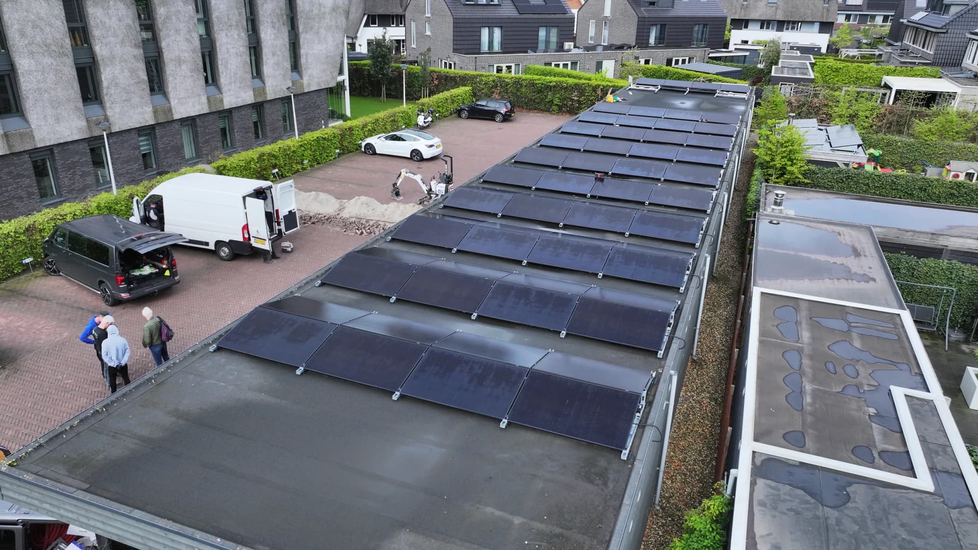Zonnepanelen schoonmaken: wanneer heeft het zin?
